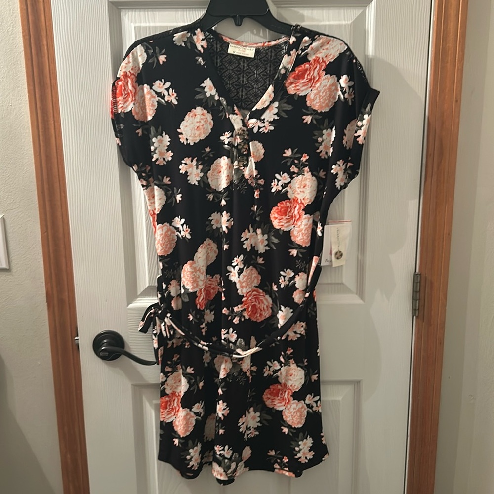 New with tags Bobbie Brook’s flower dress